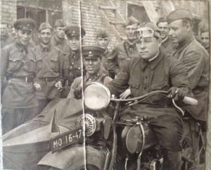 Буренин Иван Матвеевич за рулем мотоцикла. Лето 1941 г.